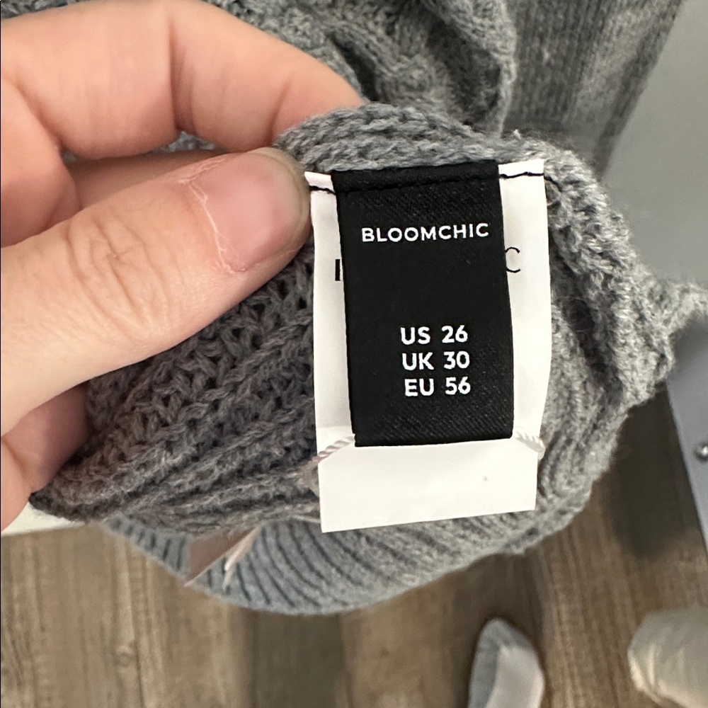 BloomChic Gray Button-Detail Knit‎ Sweater - Picture 4 of 5